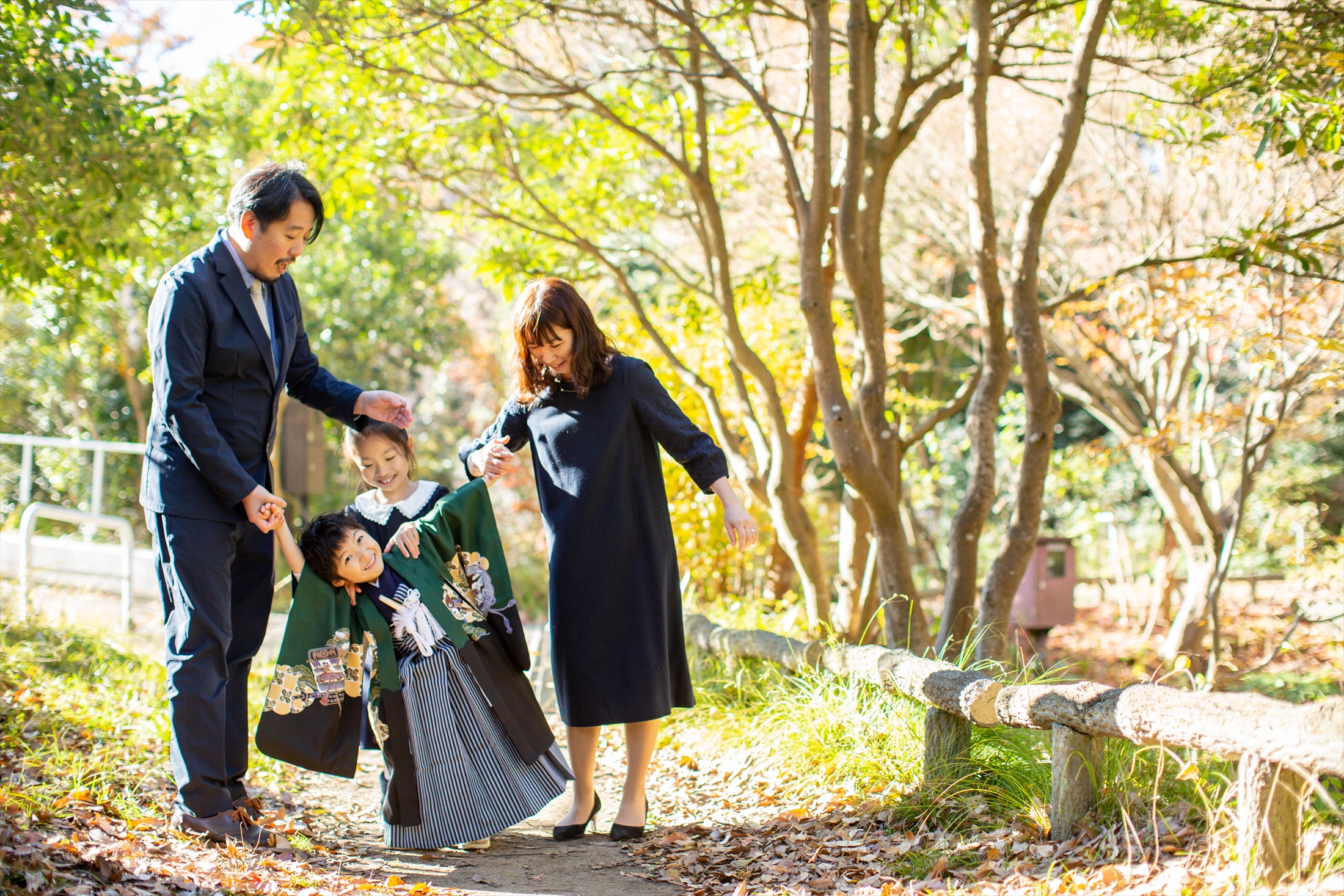 光降り注ぐ紅葉の七五三-M5