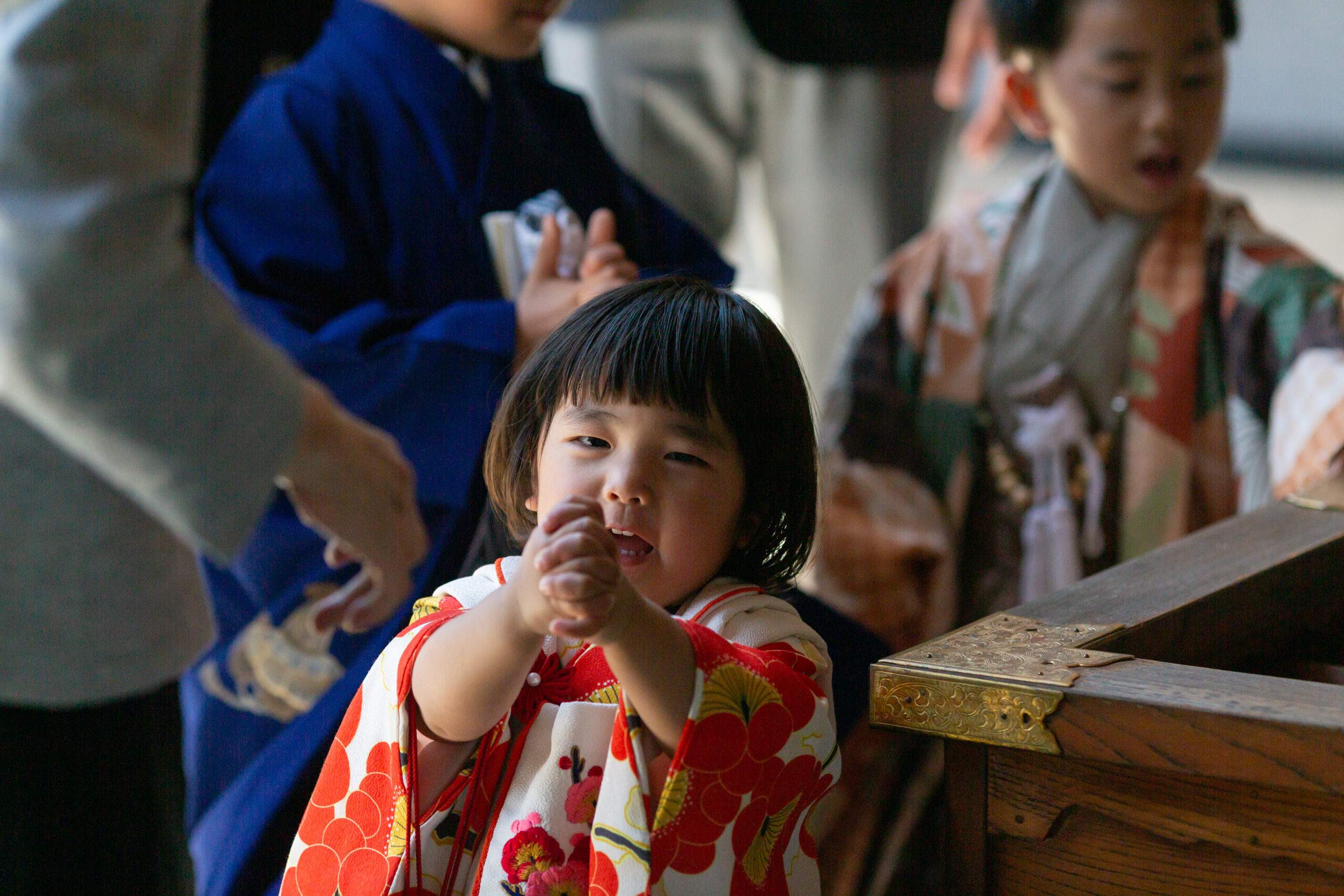 お兄ちゃんも着物を着て、華やかな三兄妹七五三-M14