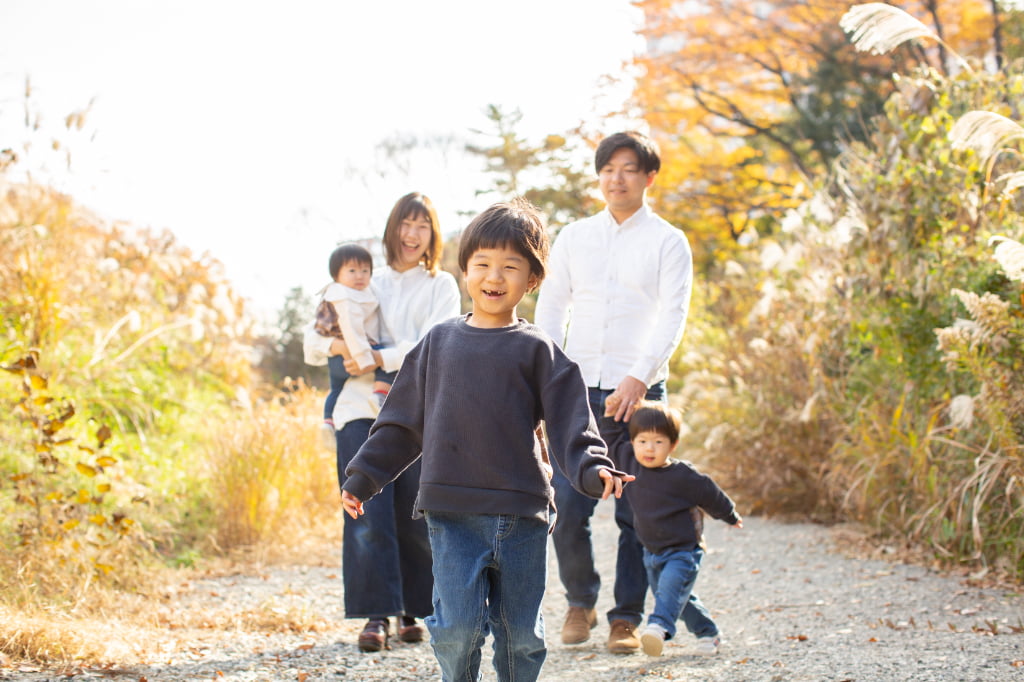 三兄妹で自由に楽しく散歩のような撮影を-L1